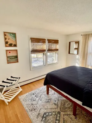NEW! 5 STAR Coastal Farmhouse - 3BR in Westerly! Moments to Watch Hill 아발로니아 랜드 콘서번시, 샌디 포인트 자연보호지역 주변 호텔