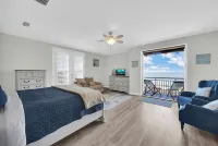 Oceanview Rooftop Patio Overlooking Flagler Beach W Firepit, Game Room, Bikes