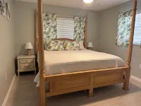 Charming 2-bedroom house with AC, WiFi on canal with Lake June access! Hotels in Highlands County