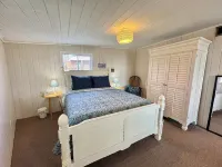 Waterfront 2-bedroom Cabin in Celina with WiFi, AC & Seasonal Fishing Dock