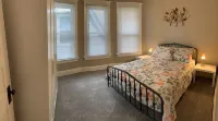 Spacious 4 bedroom 5 star house in Hamilton, sleeps 7 up and can sleep 2-4 down.