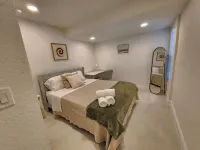 Palm Harbor Renovated 3-bedroom Hideaway!