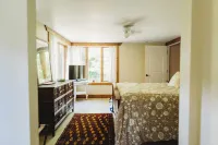 Cozy Nook by Lake MI&Dunes with Private Hot Tub!