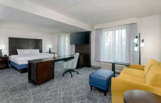 彭薩科拉/微風灣歡朋酒店及套房