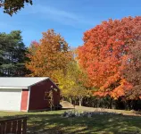 Rapid River Retreat! Home sleeps 6, garage, fire pit