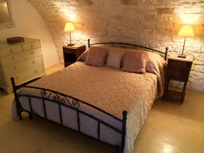 Idyllic Olive Mill with Heated Pool, in an Olive Grove, Close to Sea and Ostuni โรงแรมใน