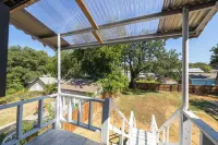6 bedroom spacious living near downtown