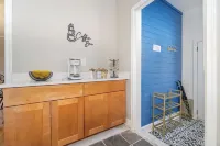 Gettysburg Home sleeps 10 with parking and Game Room.  Just off the square.