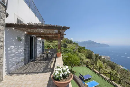 Casa NENNO with garden-solarium and beautiful view of the sea and the coast