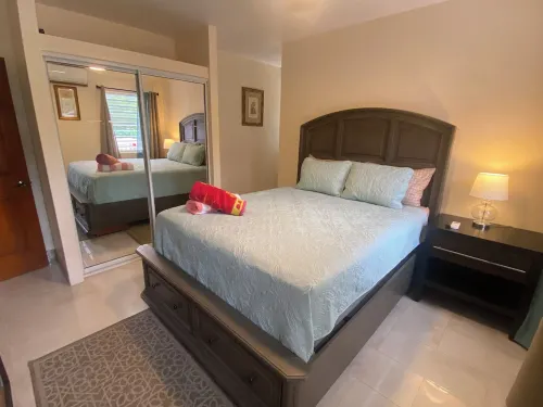 2 bedroom w/ 2 en-suite private bathrooms - 1mile from Cruz Bay