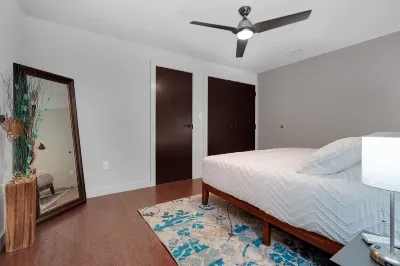 Chic, Industrial Style Loft on Whiskey Row Отели в г. 