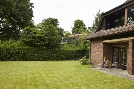 High quality equipped, cozy apartment with terrace & large garden