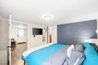 King Suite near APSU & Downtown