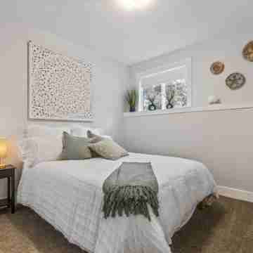 Okanagan Lakeview Oasis, 2 Bed, 2 Bath, Sleeps 6 Rooms