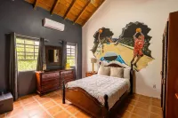 The Vintage Sanctuary - 3 mins drive to the beach!