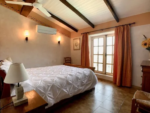 Gite in Maison d'hôtes in Pays de Fayence - 3 Bedrooms Swimming Pool, Jacuzzi