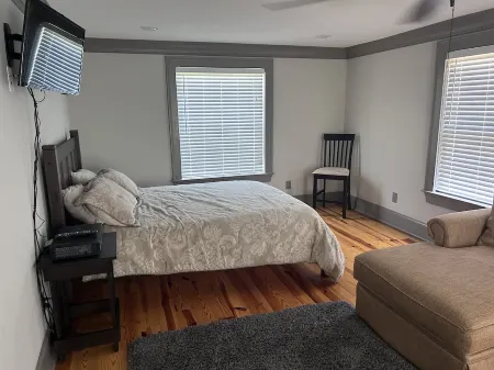 Brand new upscale home conveniently located off 1-20 and 520