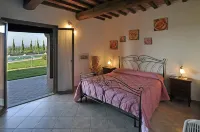 Apartments with pool and garden a short distance from the beach. Hotels in Scarlino