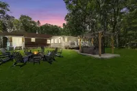 The Serene Sylvan Farmhouse Getaway Poconos!