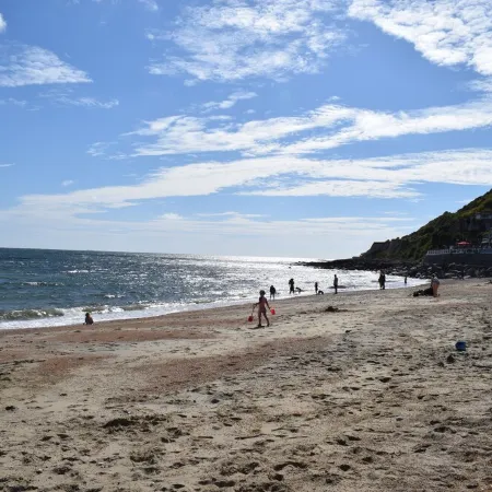 Great location, close to Ventnor beach and town. Perfect for families.