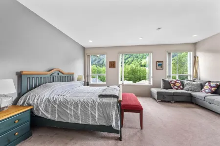 The Marmot's Den - Large Family-Friendly Ski Retreat in Sun Peaks