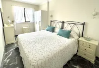 ROMANTIC RETREAT IN PRIME POSITION WITH STUNNING VIEWS TO CLIFFS, MARINA & SEA.