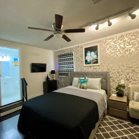 Magnolia Suite Vacation Home -Private Entry, Old Canton N. Jackson
