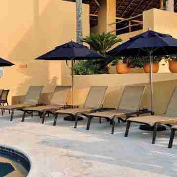 STUNNING 3 BR & 3BA SOUTH SHORE BEACHFRONT RESIDENCE! Fitness & Recreational Facilities