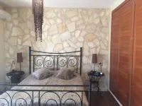 Charming house, with pool, porch and barbecue in the mountains
