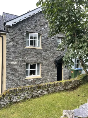 Beautiful Glengarriff house steps to everything. Hotels in 