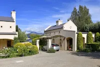 Petit Plaisir Cottage - Private Pools