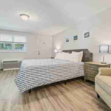 Lovely 1br Condo with indoor outdoor pool walkable to Perkins Cove and town! Rooms