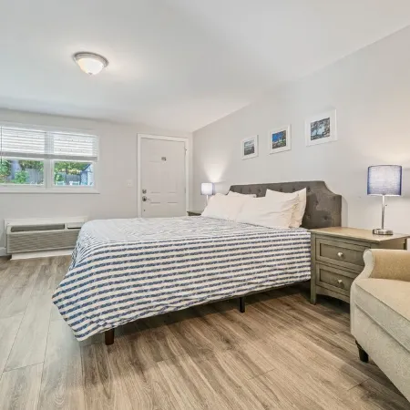 Lovely 1br Condo with indoor outdoor pool walkable to Perkins Cove and town!