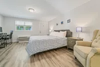 Lovely 1br Condo with indoor outdoor pool walkable to Perkins Cove and town!