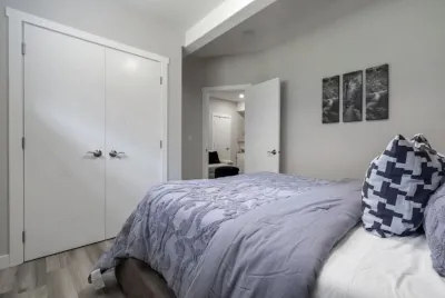 Gorgeous 2 Bedroom 1 Bathroom Guest Suite Hotels near Edgepointe Village