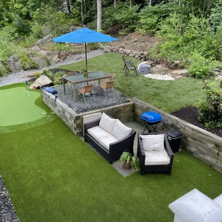 Hot Tub, Putting Green, 5 min walk to the beach, shops & restaurants.