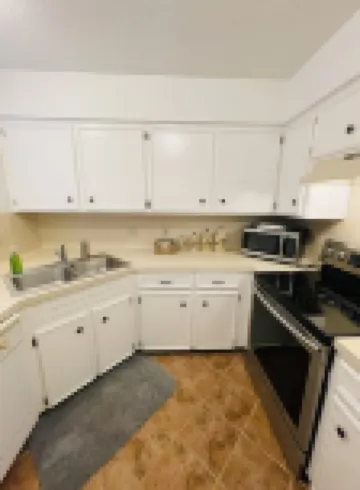 Cozy 2 Bedroom Home near the Coast