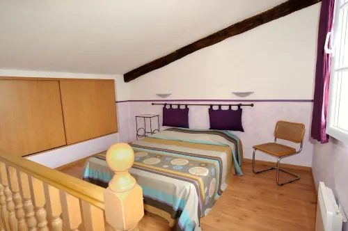 Detached 2-bedroom apartment in charming building, swimming pool and terrace