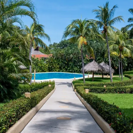 Luxury And Peaceful Little Condo With Direct Access To The Beach