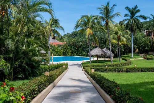 Luxury And Peaceful Little Condo With Direct Access To The Beach