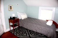 Cozy Pet Friendly House Next To Train