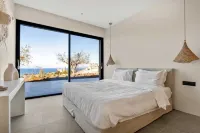 Newly constructed Luxurious Family Villa with Infinity Sunset & Tennis court! - balcony
