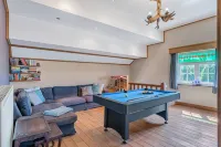 Spacious characteristic house quietly located near Tongeren center. Hotels in Tongeren