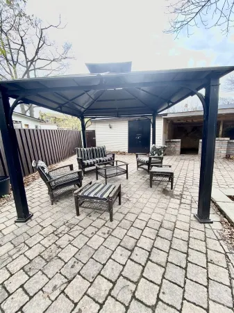 Private Wasaga Retreat Just 1.5min Walk To Beach!