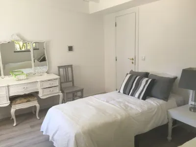 2 BDR APARTMENT 10 MINUTES WALK FROM THE BEACH
