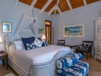 Villa Delfina- Private Beach! Spacious 5 Bedroom Villa in Lower Peter Bay! Hotels in Central
