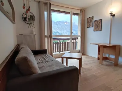 STUDIO AT THE FOOT OF THE SLOPES