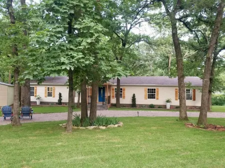 Stevie B's Texoma Retreat Отели рядом с достопримечательностью «Суперцентр Уолмарт»