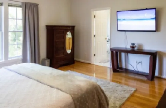 Divine Getaway- King Bed Master Suite Near DC