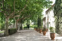 Mas Provençal 10 Chambres 20 Personnes à Maillane, Jardin de 4000 m², Piscine